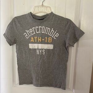 Abercrombie & Fitch Gray Short Sleeve Tee